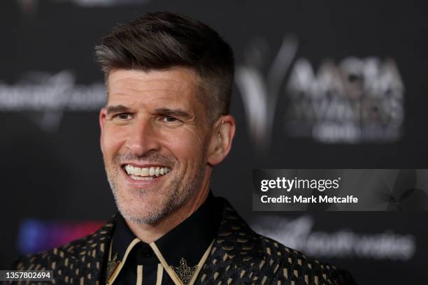 Osher Gunsberg arrives ahead of the 2021 AACTA Awards Presented by Foxtel Group at the Sydney Opera House on December 08, 2021 in Sydney, Australia.