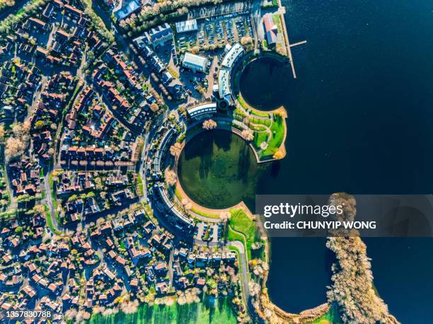 aerial footage of as typical suburban housing estates in the british town of milton keynes - england community day stockfoto's en -beelden