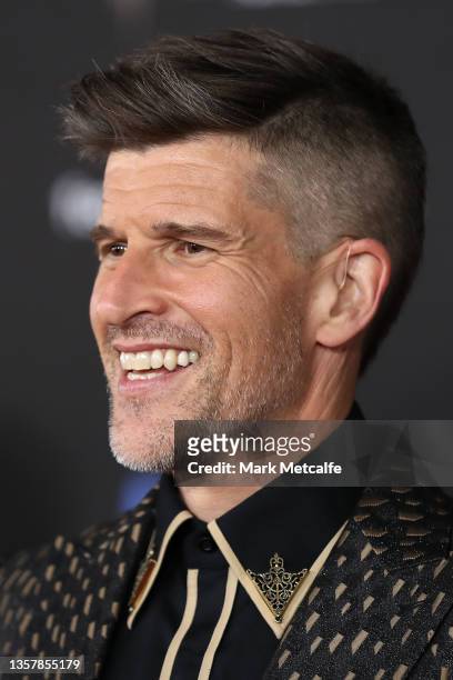 Osher Gunsberg arrives ahead of the 2021 AACTA Awards Presented by Foxtel Group at the Sydney Opera House on December 08, 2021 in Sydney, Australia.