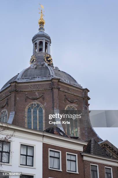 panoramic view on leiden church, marekerk, and canals under the cloudy sky - leiden imagens e fotografias de stock