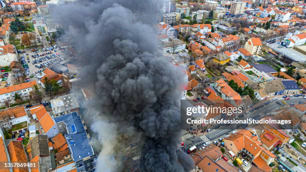 obrenovac, serbien - moments daily life from above stock-fotos und bilder