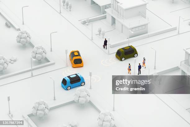 路上で歩行者を持つ未来的な自律走行車 - 自動車　cg ストックフォトと画像