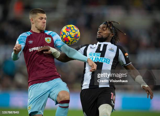 Allan Saint-Maximin of Newcastle United and Johann Gudmundsson of Burnley in action during the Premier League match between Newcastle United and...