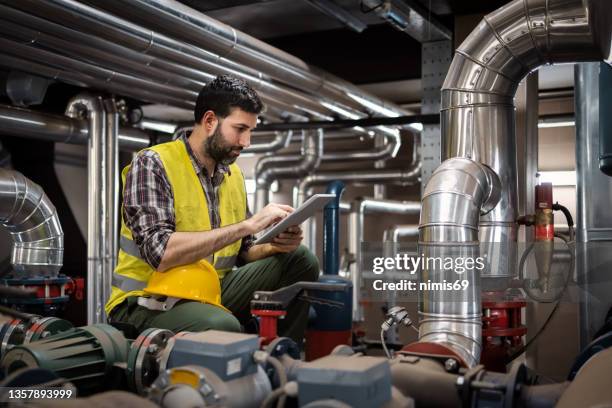 stationary engineer at work - plumber stockfoto's en -beelden