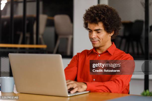 Computer Reed Man Photo 9,995 Computer Red Man Stock Photos, High-Res Pictures, and Images ...