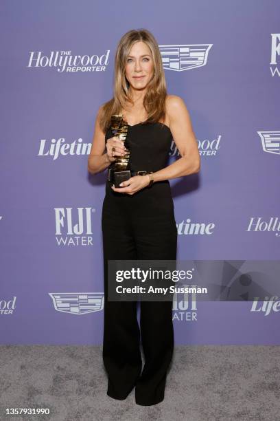 Jennifer Aniston poses with the Sherry Lansing Leadership Award at The Hollywood Reporter 2021 Power 100 Women in Entertainment, presented by...