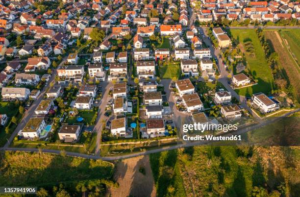 germany, baden-wurttemberg, baltmannsweiler, aerial view of new development area in schurwald - einfamilienhaus mit solarzellen stock-fotos und bilder