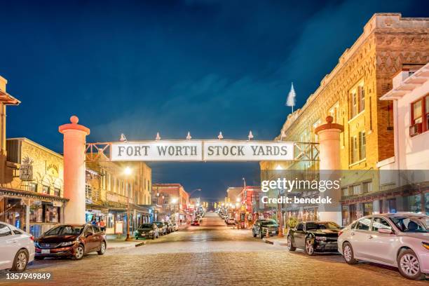 fort worth stockyards texas noche - fort worth fotografías e imágenes de stock