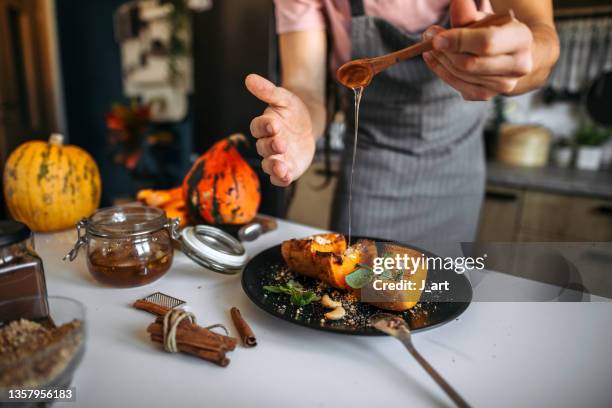 baked pumpkin, decorating holiday sweet on a plate. - miel photos et images de collection