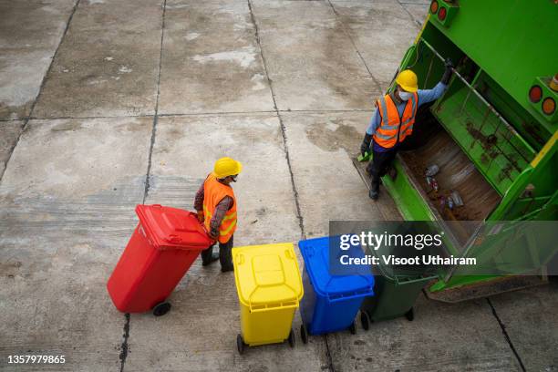 trash and rubbish collection. - afvalverwerking stockfoto's en -beelden