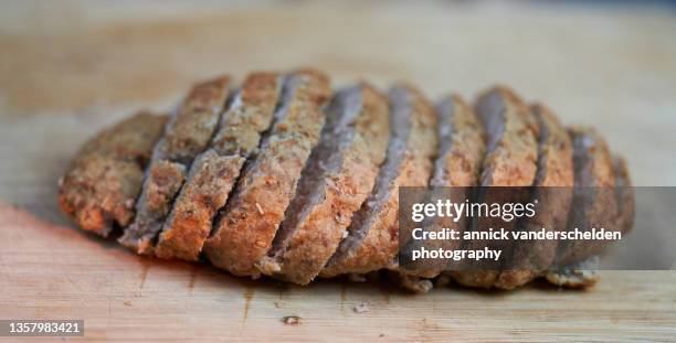 baked meatloaf in slices - ミート ローフ ストックフォトと画像