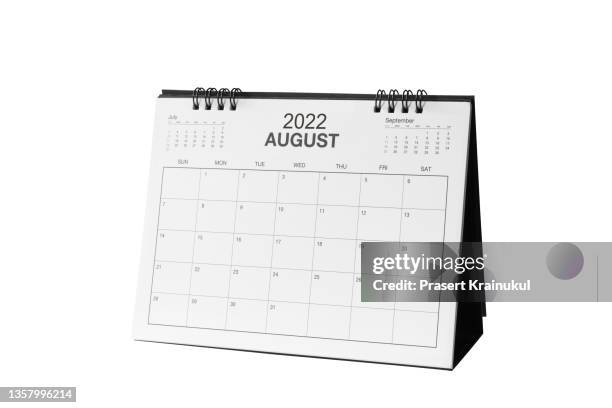 august. monthly dest calendar  for 2022 year - week eight stock pictures, royalty-free photos & images
