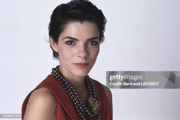 Portrait de l'actrice Elisabeth Bourgine en décembre 1986.