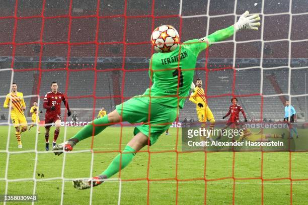 Marc Andre ter Stegen, keeper of FC Barcelona reacts as Leroy Sané of Muenchen scores the second goal during the UEFA Champions League group E match...