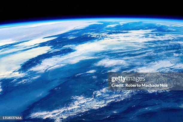 planet earth horizon - stratosphere stock pictures, royalty-free photos & images