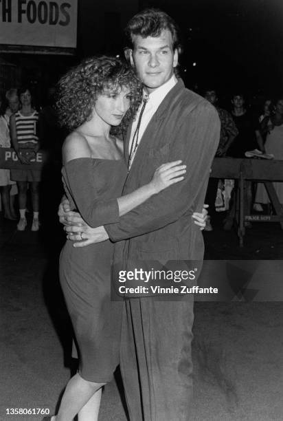 American actress Jennifer Grey and American actor, singer and dancer Patrick Swayze together at the New York premiere of 'Dirty Dancing', held at the...