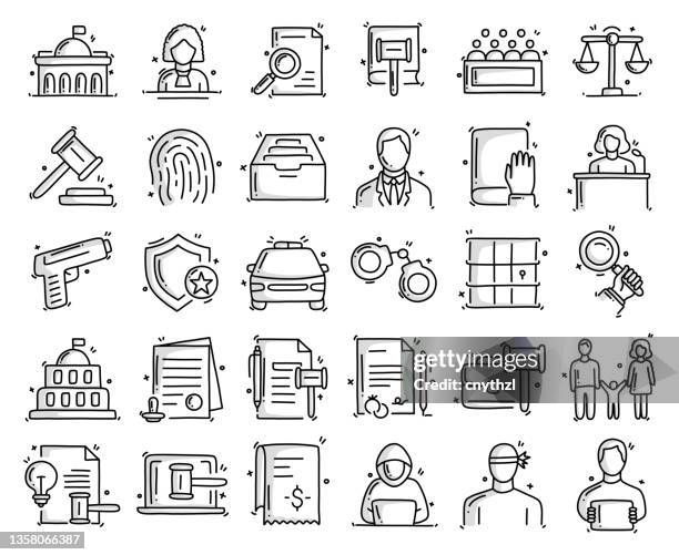 recht und gerechtigkeit bezogene objekte und elemente. handgezeichnete vektor-doodle-illustrationssammlung. handgezeichnete symbole set. - lady justice stock-grafiken, -clipart, -cartoons und -symbole