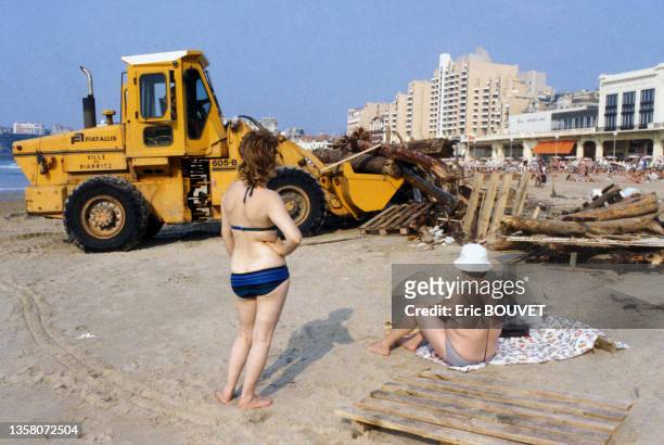 Nettoyage de la Plage de Biarritz le 30 août 1983.