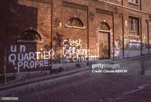 Grafittis "un quartier propre c'est l'affaire de chacun", en août 1994.