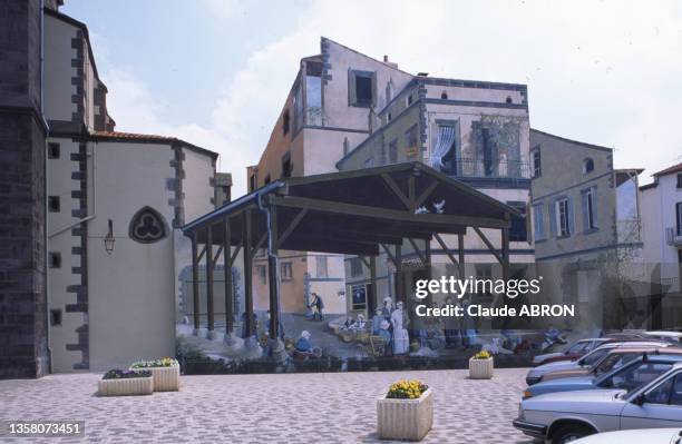 Peinture Murale en trompe l'oeil à Aubières, en août 1994.