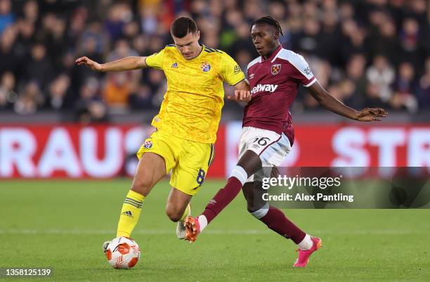 Emmanuel Longelo of West Ham United challenges Amer Gojak of Dinamo Zagreb during the UEFA Europa League group H match between West Ham United and...