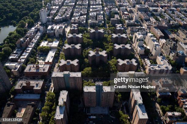 aerial photo looking down on martin luther king jr towers in manhattan, new york city - martin luther king center stock pictures, royalty-free photos & images