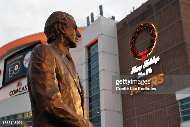 View of the statue of Ed Snider the former owner of the Philadelphia Flyers prior to an NHL game against the Tampa Bay Lightning at the Wells Fargo...