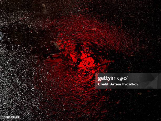 red color of city light reflecting on wet asphalt - street light ストックフォトと画像