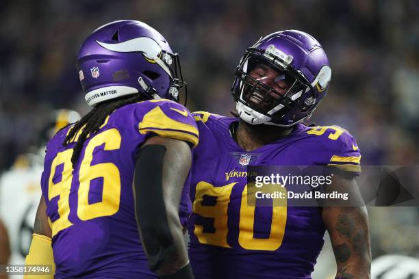 Sheldon Richardson of the Minnesota Vikings celebrates a sack with teammate Armon Watts during the third quarter against the Pittsburgh Steelers at...