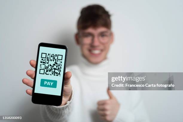 contactless payment - barcode reader stock pictures, royalty-free photos & images