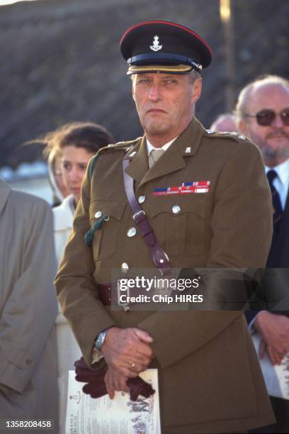 Le Roi Harald de Norvège au memroial de Green Howard, le 06 octobre 1995.