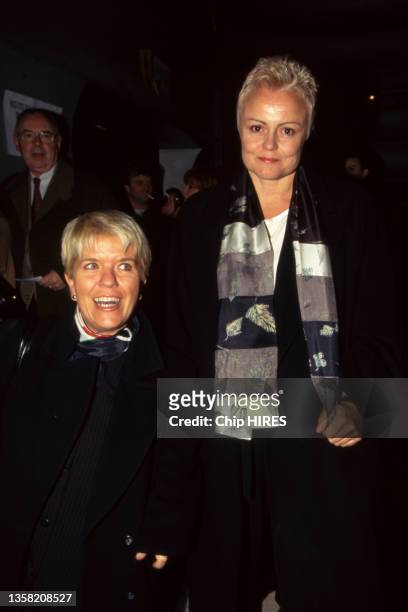 Humoriste Muriel Robin et l'actrice Mimie Mathy lors de la première de son spectacle "Ils s'aiment", le 09 décembre 1996.