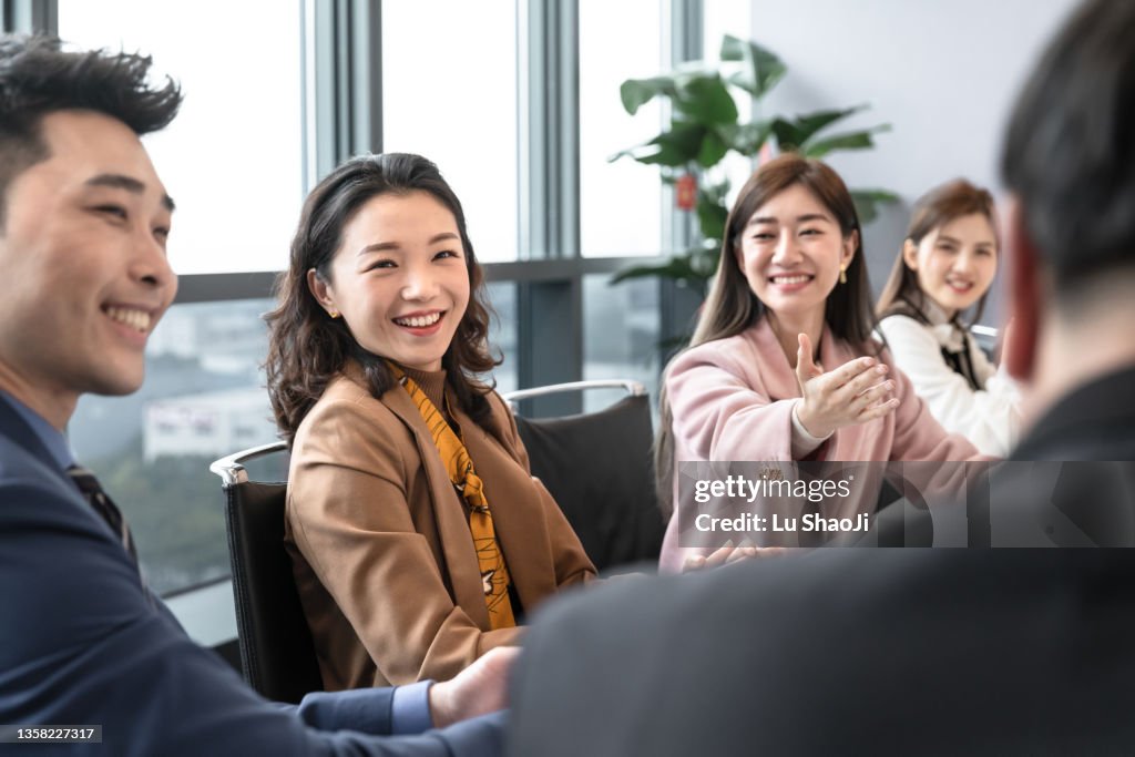 Business people discuss business plans in the office.