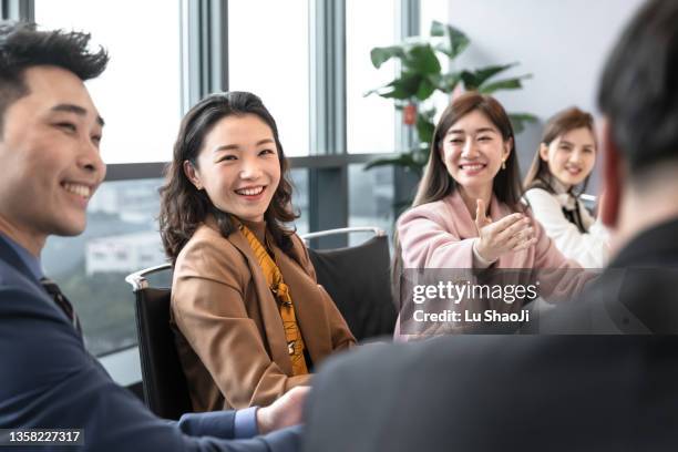 business people discuss business plans in the office. - kinesiskt ursprung bildbanksfoton och bilder