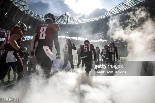 The Falcons offense run onto the pitch for kick off during the NFL London 2021 match between New York Jets and Atlanta Falcons at the Tottenham...