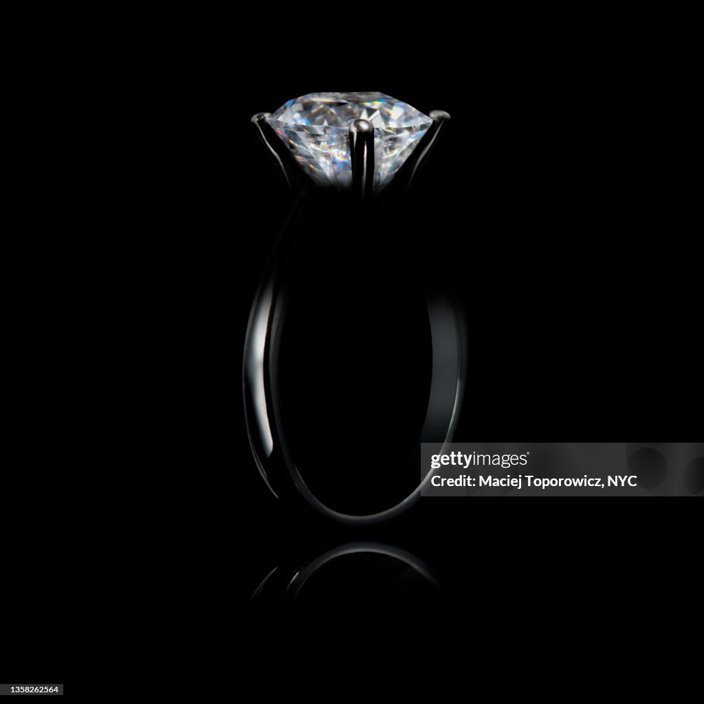 View of the diamond ring.