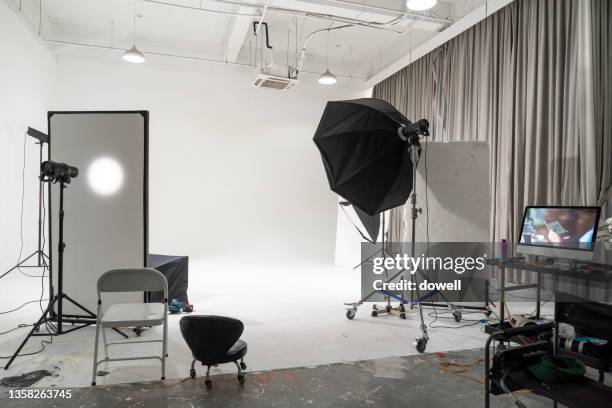 photo studio - camera photographic equipment stock pictures, royalty-free photos & images