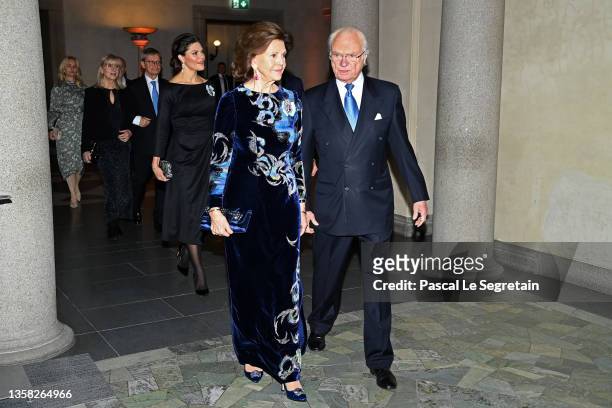 Queen Silvia of Sweden and King Carl XVI Gustaf of Sweden arrive for the Nobel Prize Awards ceremony at the Concert Hall on December 10, 2021 in...