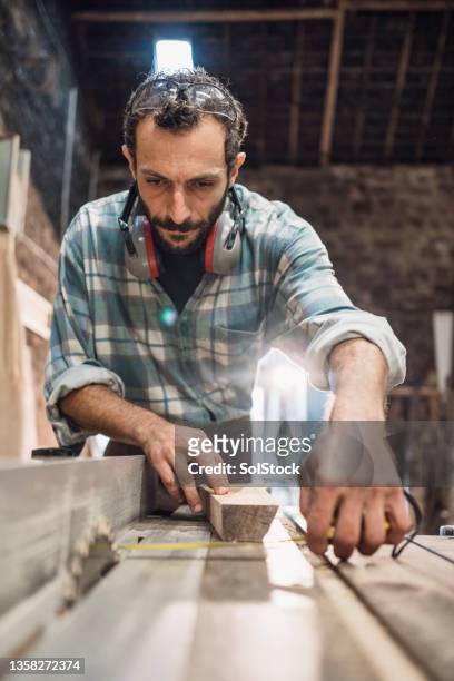 cutting the wood to size - table saw stock pictures, royalty-free photos & images