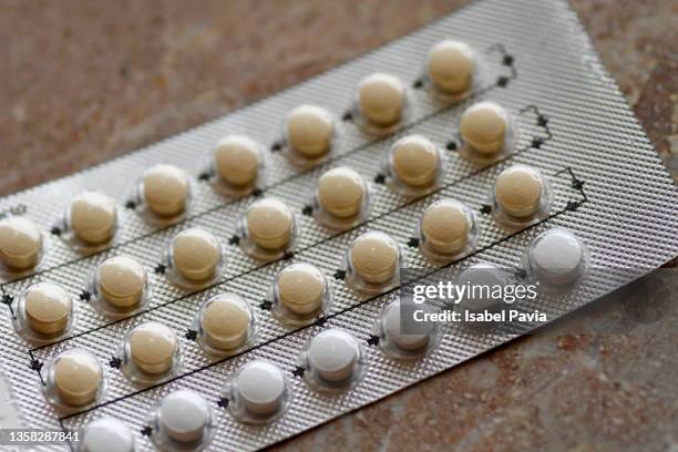 contraceptive pills in blister pack - birth control pills fotografías e imágenes de stock