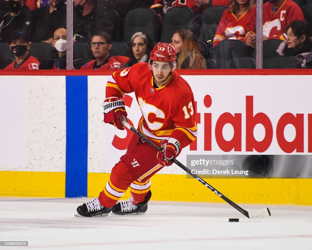 Carolina Hurricanes v Calgary Flames