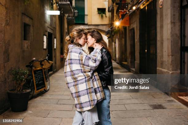 young lesbian couple on street - woman kiss stock pictures, royalty-free photos & images