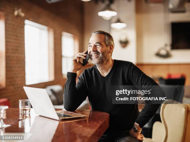 owner of small business working at the bar - restaurant manager phone stock pictures, royalty-free photos & images