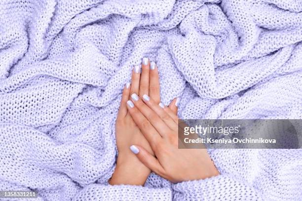 elegant female hands with fresh pink lilac manicure with orchid flower lying on a white towel. spa or wellness card - white rose flower spa photos et images de collection
