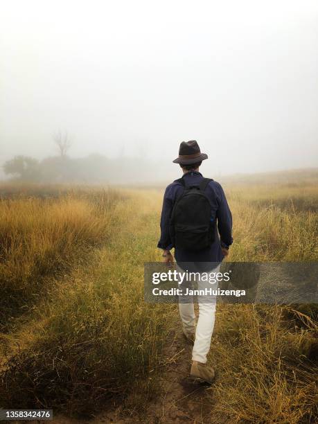 man hiking foggy west texas grasslands - west texas imagens e fotografias de stock