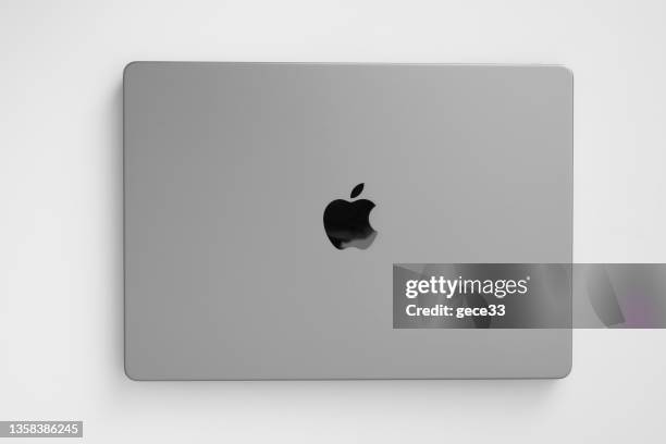 apple macbook pro - macbook pro stock pictures, royalty-free photos & images