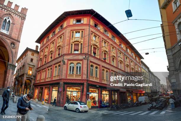 bologna, piazza della mercanzia - mercanzia stock pictures, royalty-free photos & images