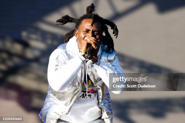Qo Rapper 2,070 Space Jam Photos & High Res Pictures - Getty Images