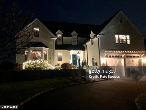 christmas lights on a house - sidewalk christmas lights stock pictures, royalty-free photos & images