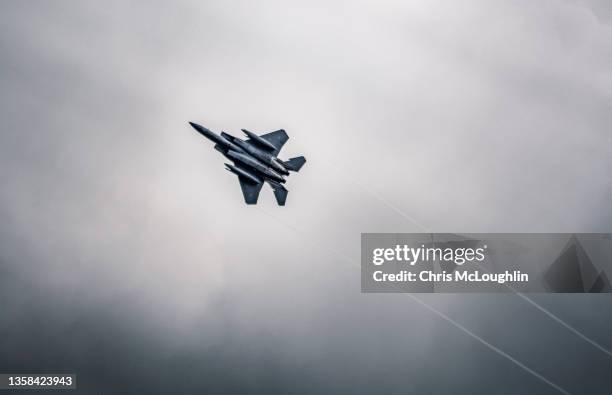 usaf f15 figher plane - こっそり ストックフォトと画像